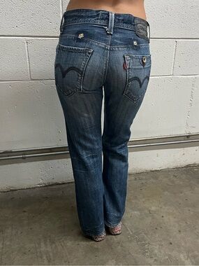 Levis straight leg